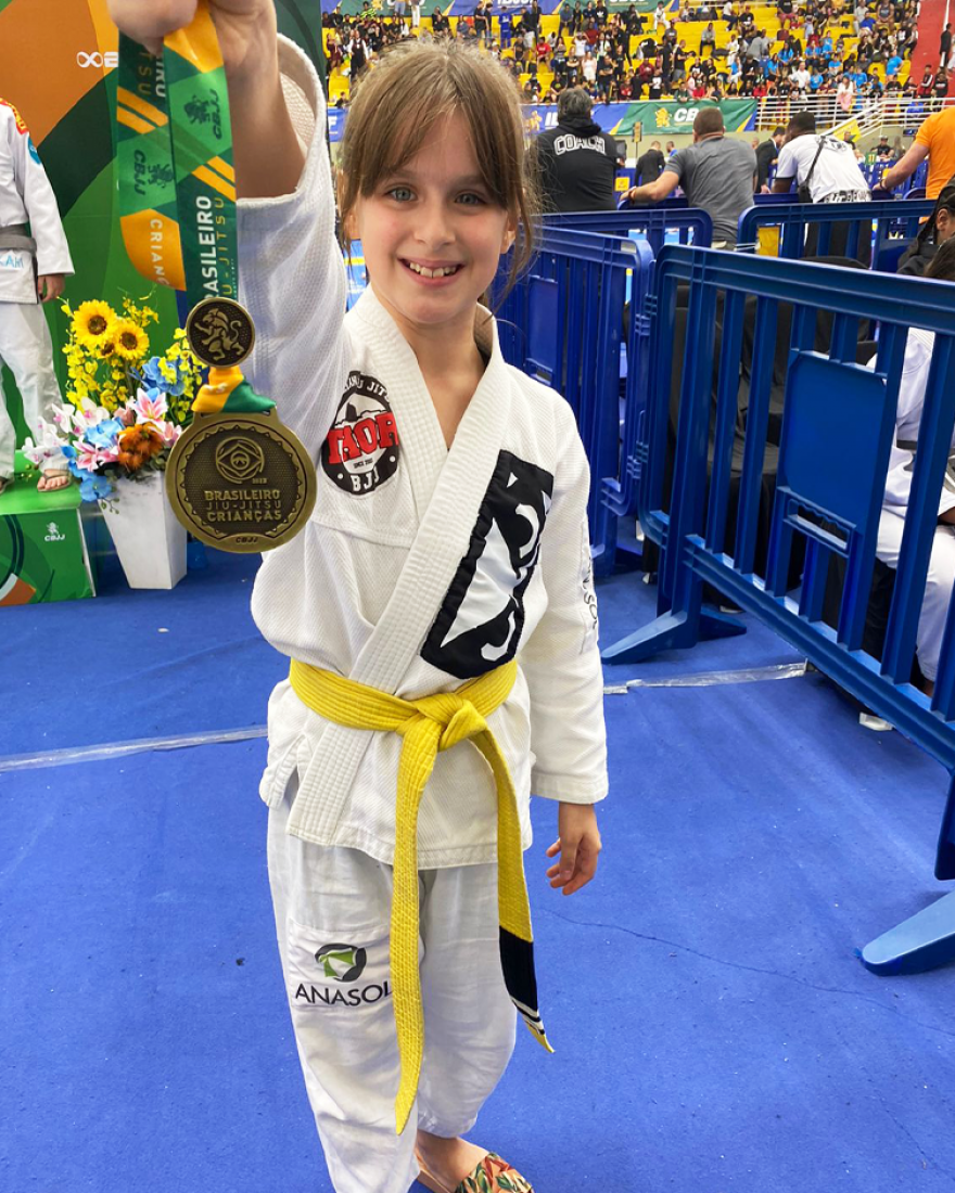 Cristal Barboza conquista medalha de bronze no Campeonato Brasileiro de Jiu-Jitsu