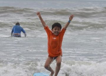 5º Festival Nacional de Surf para Autistas bate recorde e emociona atleta mundial